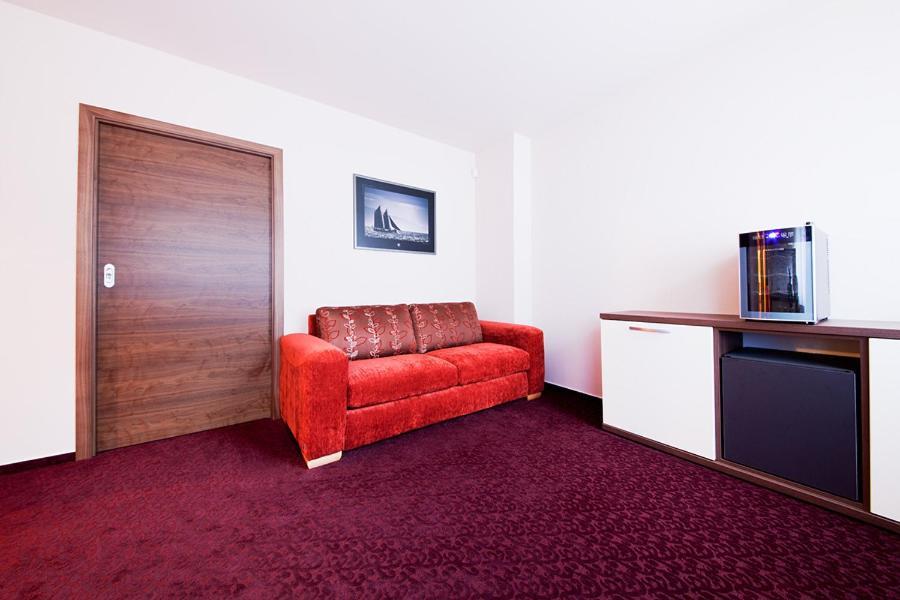 Cerna Louze Hotel Branzez Room photo