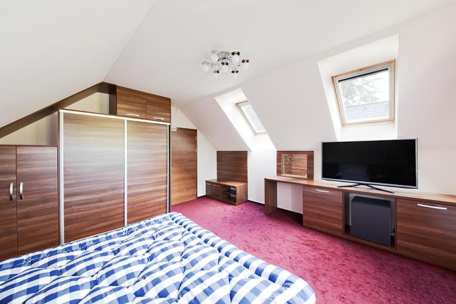 Cerna Louze Hotel Branzez Room photo