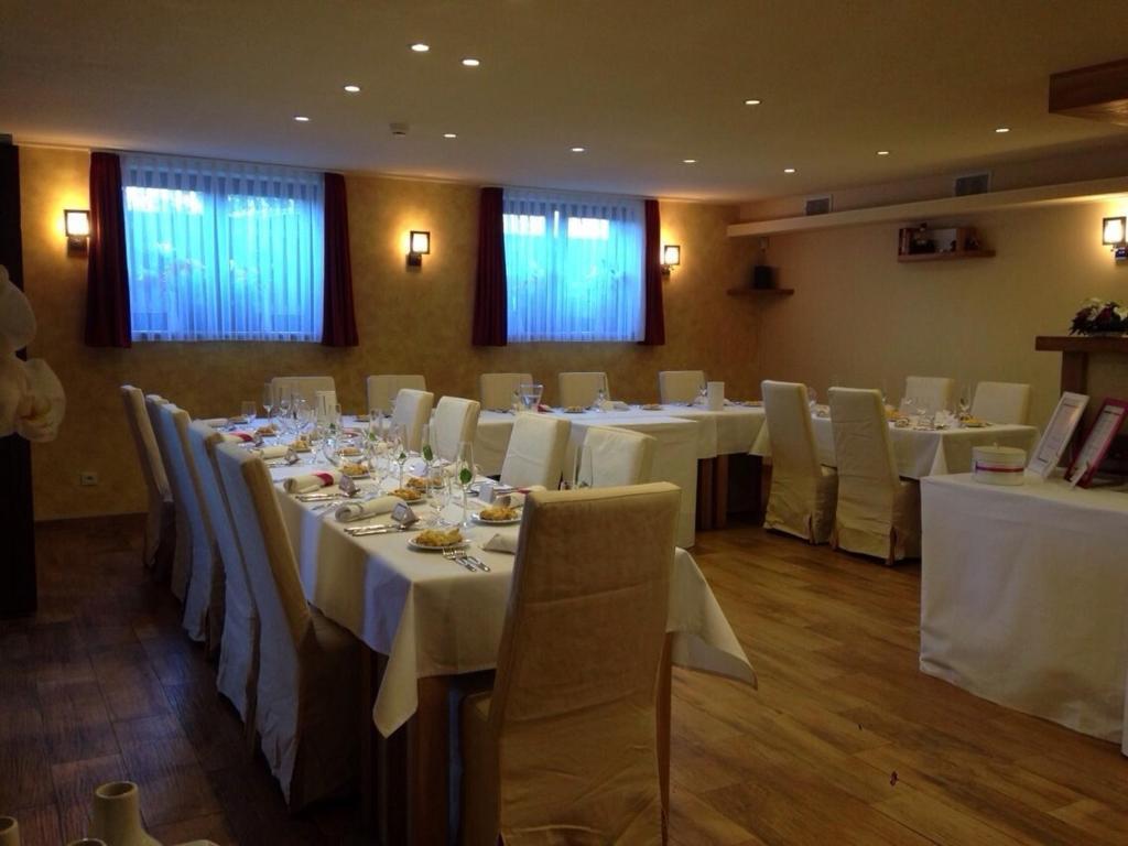 Cerna Louze Hotel Branzez Exterior photo
